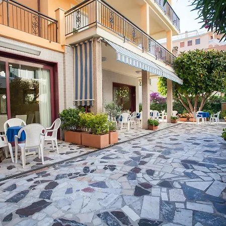 Nello Otel Marina dʼAndora